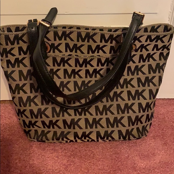 Michael Kors Handbags - Michael Kors purse